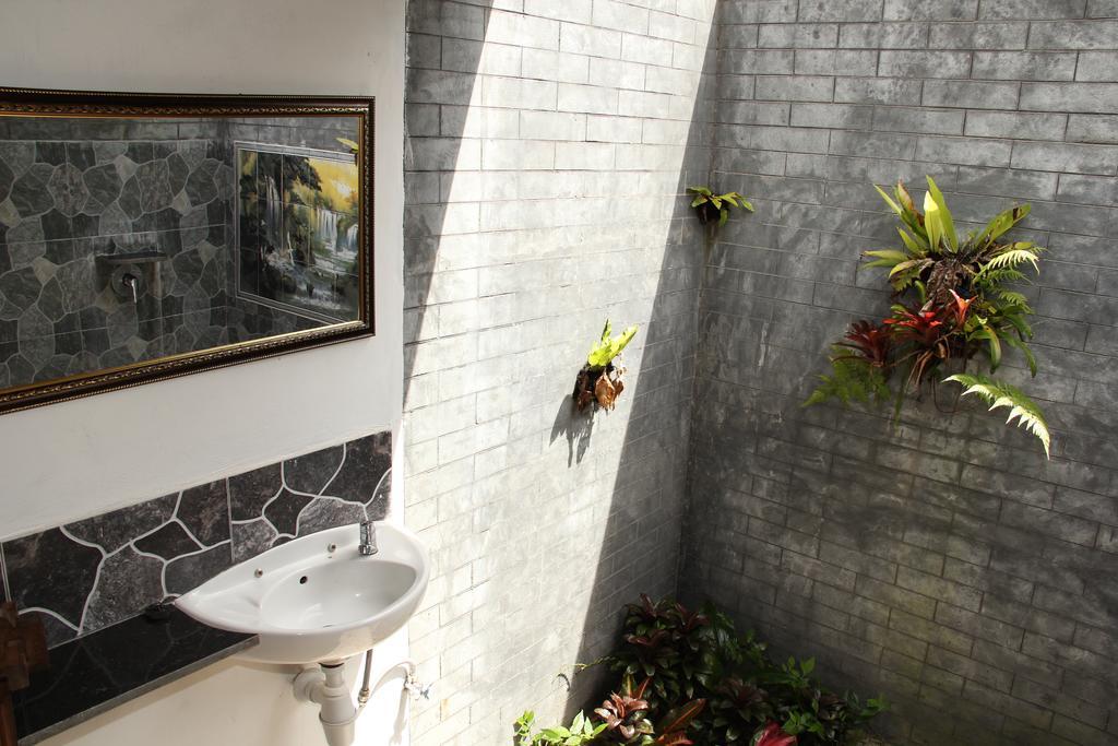 Dina Home Stay At Desa Wisata Wongayagede จาตีลูวีห์ ภายนอก รูปภาพ